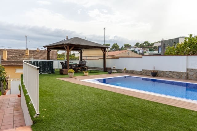 5 makuuhuone Rivitalo myytävänä paikassa Castelldefels mukana uima-altaan 
autotalli - 975 000 € (Ref: 9988290)