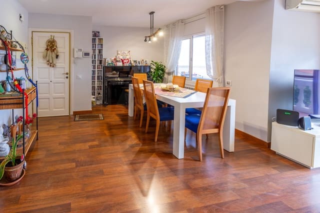 5 makuuhuone Rivitalo myytävänä paikassa Castelldefels mukana uima-altaan 
autotalli - 975 000 € (Ref: 9988290)