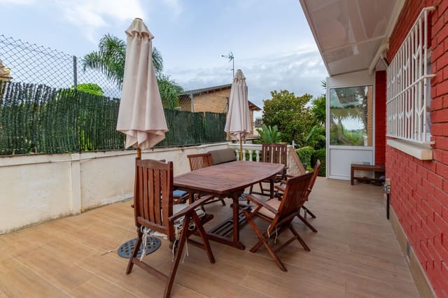 5 makuuhuone Rivitalo myytävänä paikassa Castelldefels mukana uima-altaan 
autotalli - 975 000 € (Ref: 9988290)