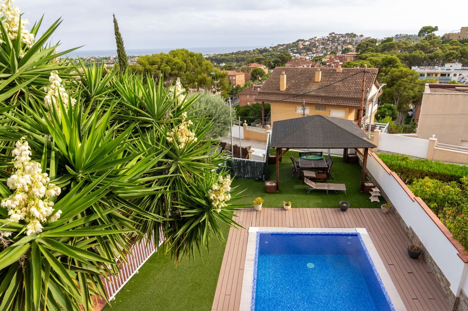 5 bedroom Terraced Villa for sale in Castelldefels with pool garage - € 975,000 (Ref: 9988290)