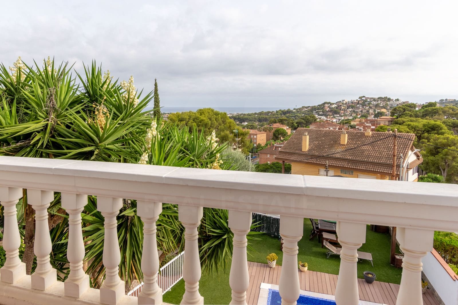 5 bedroom Terraced Villa for sale in Castelldefels with pool garage - € 975,000 (Ref: 9988290)