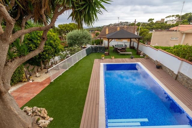 5 sypialnia Dom szeregowy na sprzedaż w Castelldefels z basenem garażem - 975 000 € (Ref: 9988290)