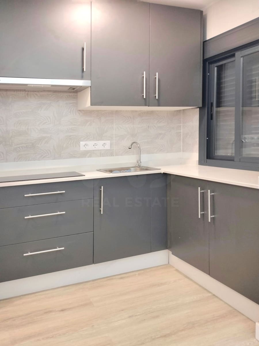 1 slaapkamer Appartement te koop in Sevilla stad - € 209.000 (Ref: 9988293)