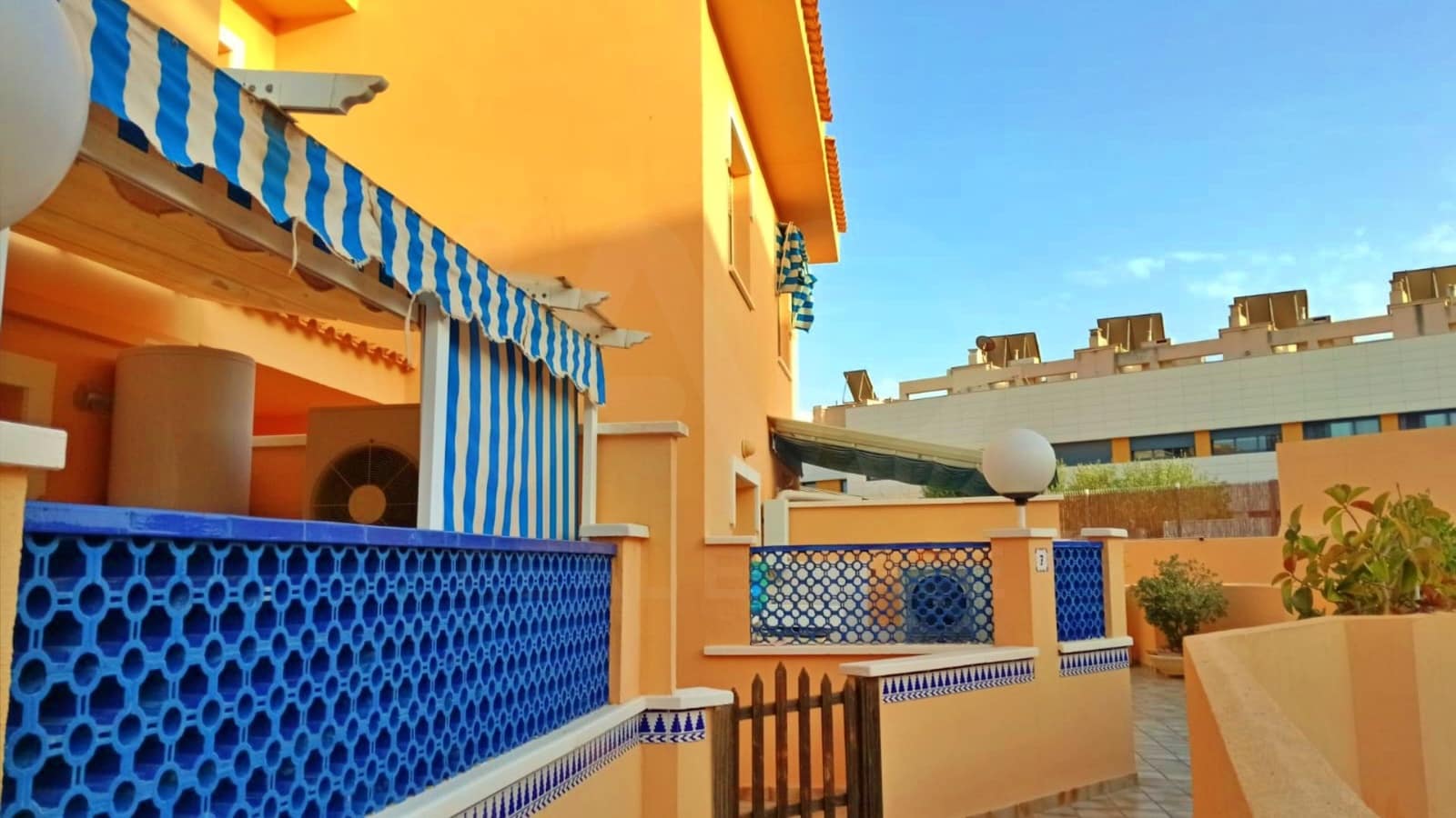 4 sovrum Radhus till salu i Alicante stad med pool garage - 798 000 € (Ref: 9988296)