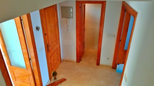 4 soverom Rekkehus til salgs i Alicante by med svømmebasseng garasje - € 798 000 (Ref: 9988296)