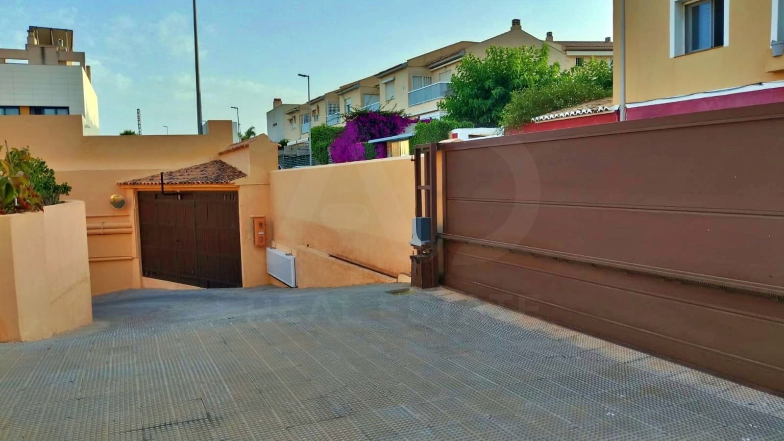 4 sovrum Radhus till salu i Alicante stad med pool garage - 798 000 € (Ref: 9988296)