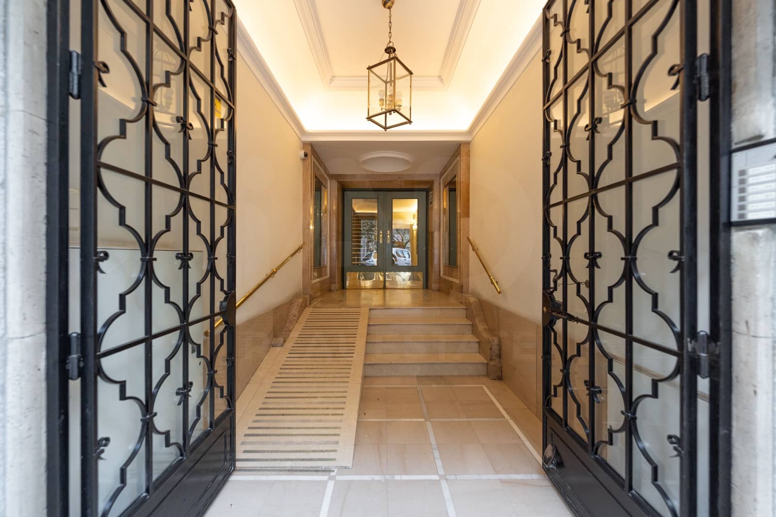 2 soveværelse Lejlighed til salg i Madrid by - € 1.450.000 (Ref: 9988301)