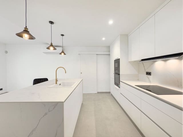 2 bedroom Apartment for sale in Vilanova i la Geltrú - € 287,000 (Ref: 9988302)