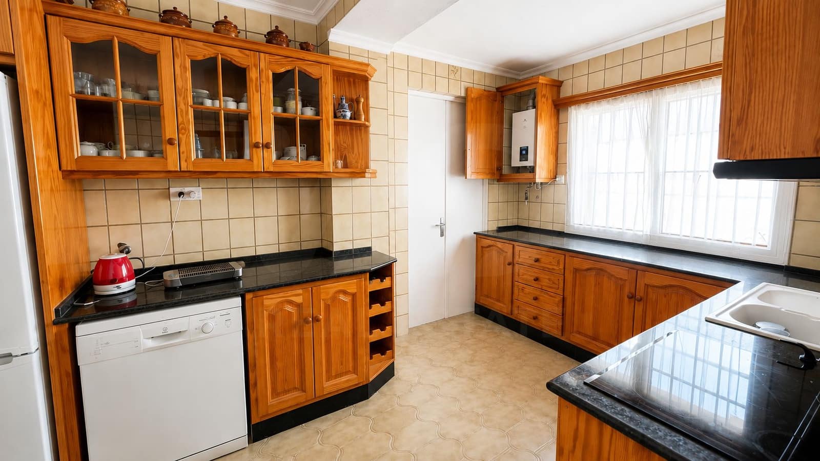 Gewerbe zu verkaufen in Cadiz Stadt - 1.300.000 € (Ref: 9988303)