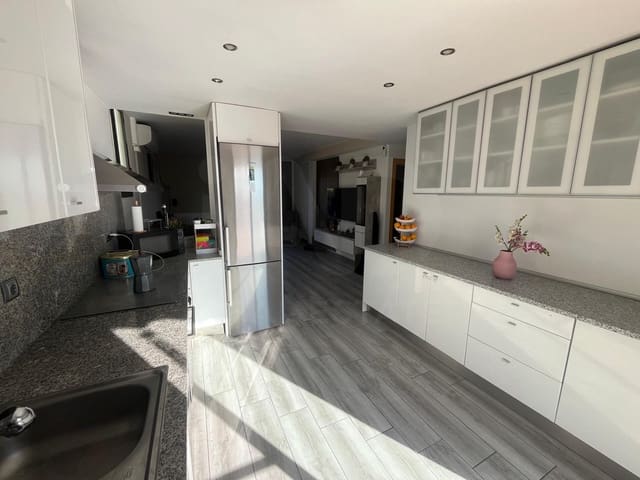 3 soverom Leilighet til salgs i Lliçà d'Amunt med garasje - € 358 000 (Ref: 9988306)