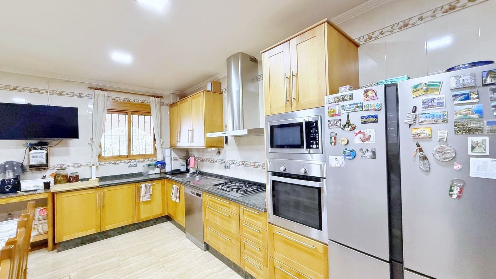 4 bedroom Apartment for sale in Alicante / Alacant city with garage - € 849,000 (Ref: 9988309)