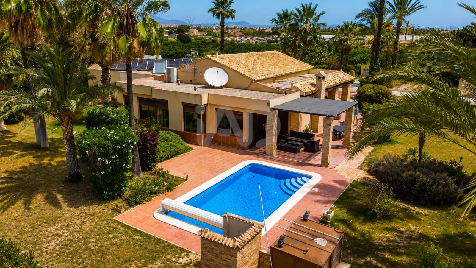 5 soveværelse Byhus til salg i Las Bayas med swimmingpool garage - € 649.000 (Ref: 9988313)