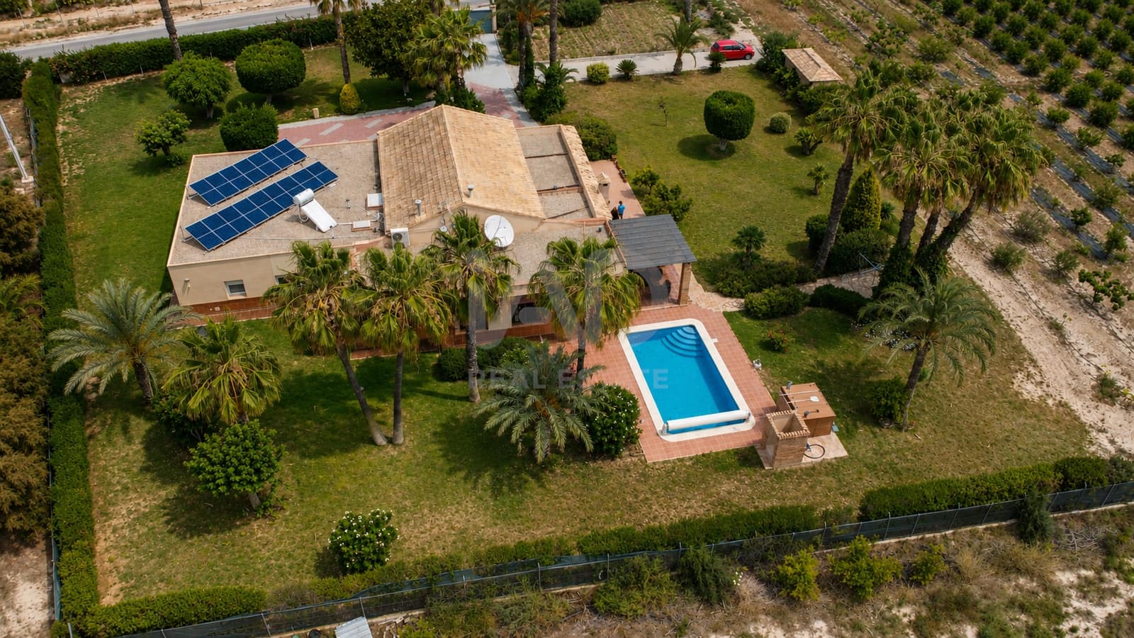 5 soveværelse Byhus til salg i Las Bayas med swimmingpool garage - € 649.000 (Ref: 9988313)