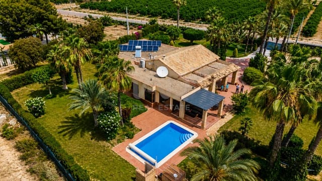Casa de 5 habitaciones en Las Bayas, Elche / Elx en venta con piscina garaje - 649.000 € (Ref: 9988313)