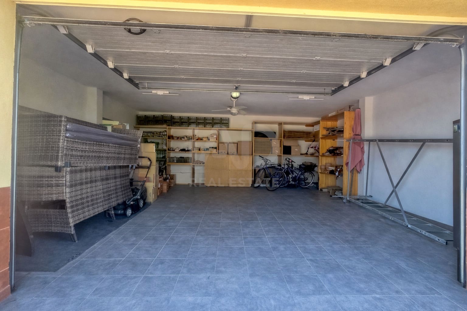 5 soveværelse Byhus til salg i Las Bayas med swimmingpool garage - € 649.000 (Ref: 9988313)