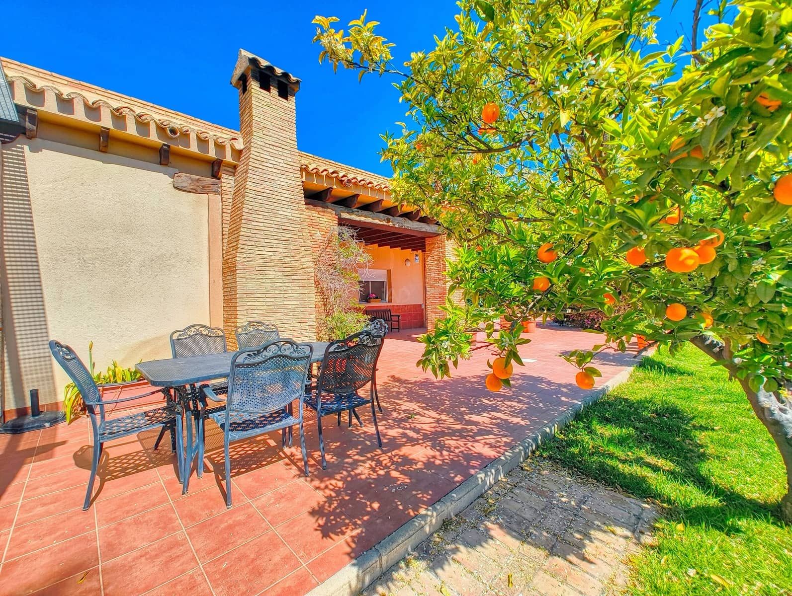 5 soveværelse Byhus til salg i Las Bayas med swimmingpool garage - € 649.000 (Ref: 9988313)