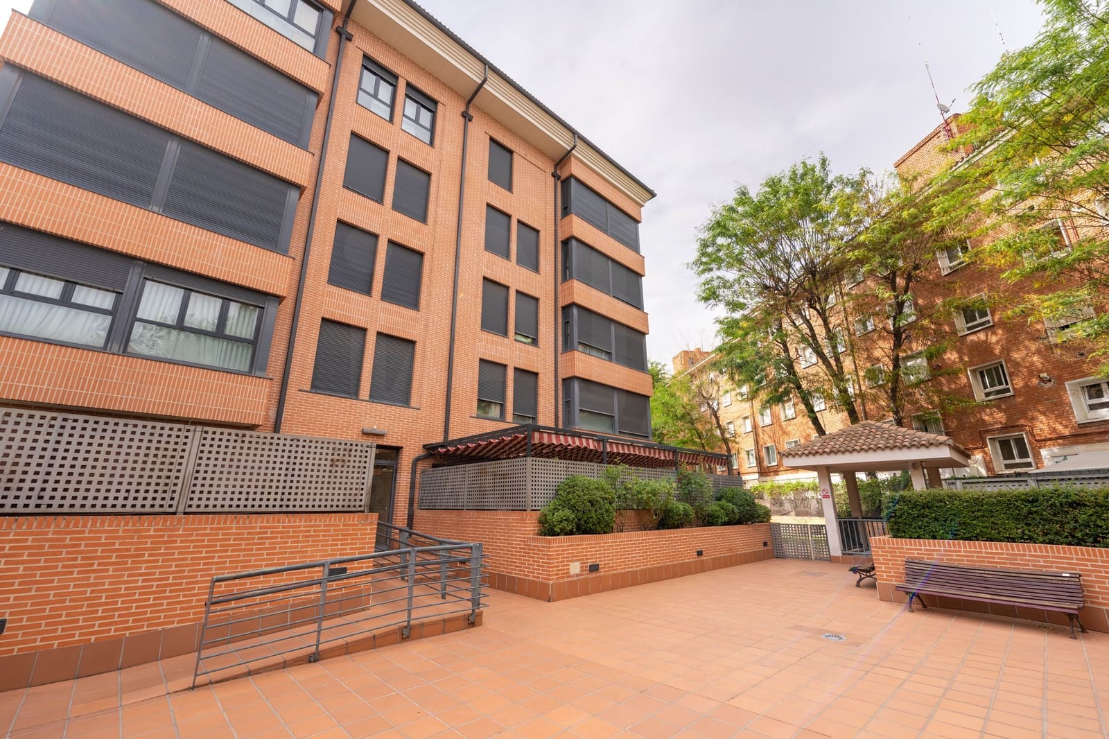 3 sypialnia Apartament na sprzedaż w Miasto Madryt z basenem garażem - 530 000 € (Ref: 9988315)