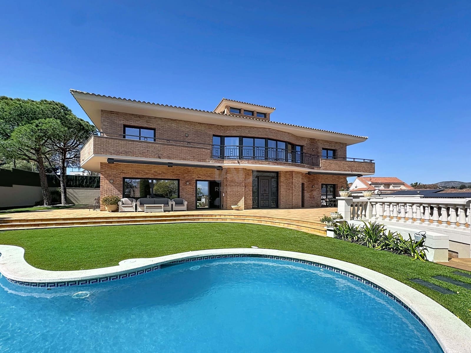 6 bedroom Townhouse for sale in Vilanova i la Geltru with pool garage - € 1,650,000 (Ref: 9988317)