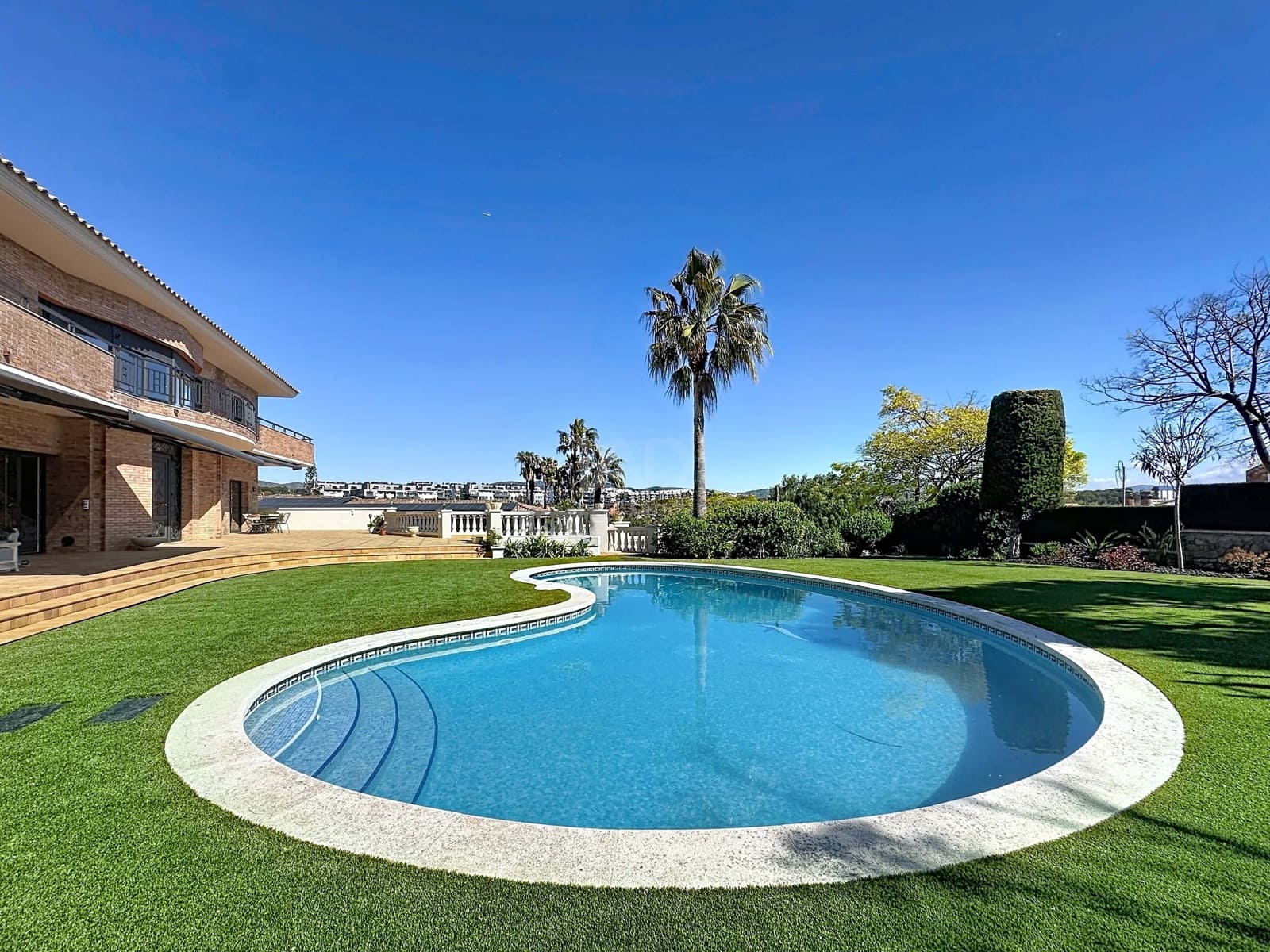 6 bedroom Townhouse for sale in Vilanova i la Geltru with pool garage - € 1,650,000 (Ref: 9988317)