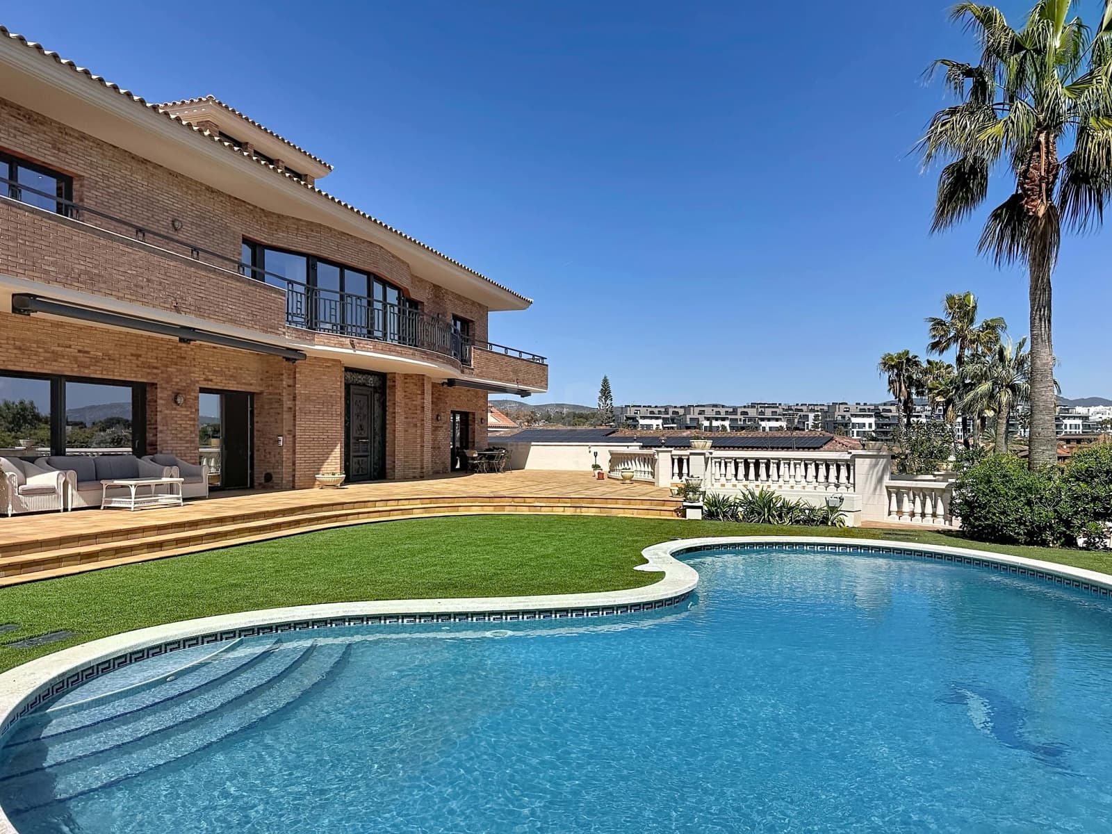 6 bedroom Townhouse for sale in Vilanova i la Geltru with pool garage - € 1,650,000 (Ref: 9988317)