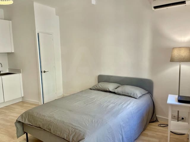 Ático en Sant Pere, Santa Caterina i La Ribera, Barcelona ciudad en venta - 175.000 € (Ref: 9988318)
