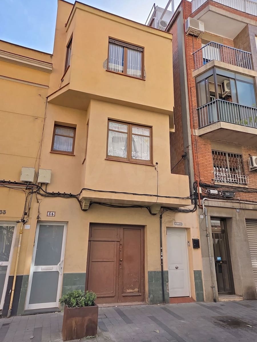 Erhverv til salg i Barcelona by - € 330.000 (Ref: 9988320)