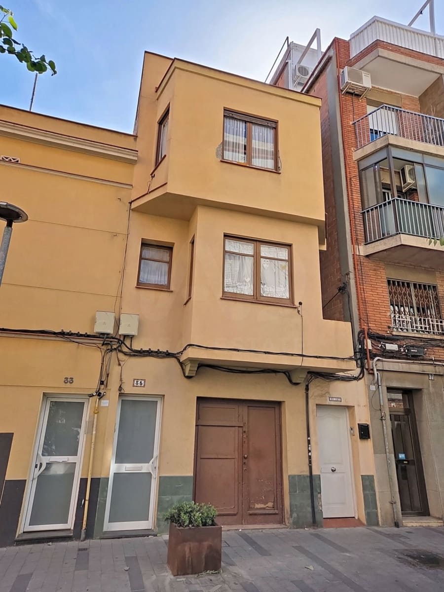 Erhverv til salg i Barcelona by - € 330.000 (Ref: 9988320)
