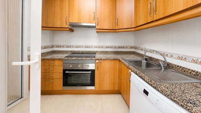 3 soverom Rekkehus til salgs i Tarragona by med svømmebasseng garasje - € 274 900 (Ref: 9988321)