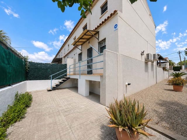 3 bedroom Terraced Villa for sale in Tarragona city with garage - € 325,000 (Ref: 9988323)