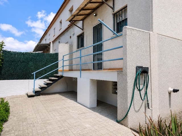3 bedroom Terraced Villa for sale in Tarragona city with garage - € 325,000 (Ref: 9988323)