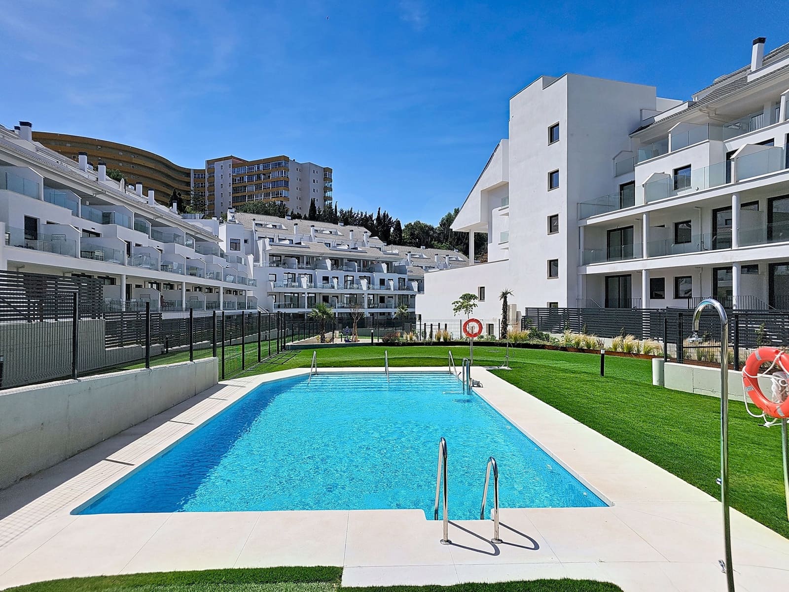 2 quarto Apartamento para venda em Fuengirola com piscina - 290 000 € (Ref: 9988327)