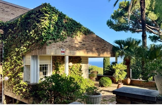 4 soverom Hus til salgs i Barcelona by med svømmebasseng garasje - € 990 000 (Ref: 9988329)
