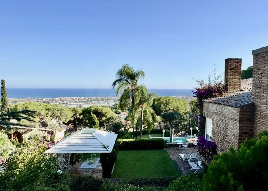 4 soverom Hus til salgs i Barcelona by med svømmebasseng garasje - € 990 000 (Ref: 9988329)