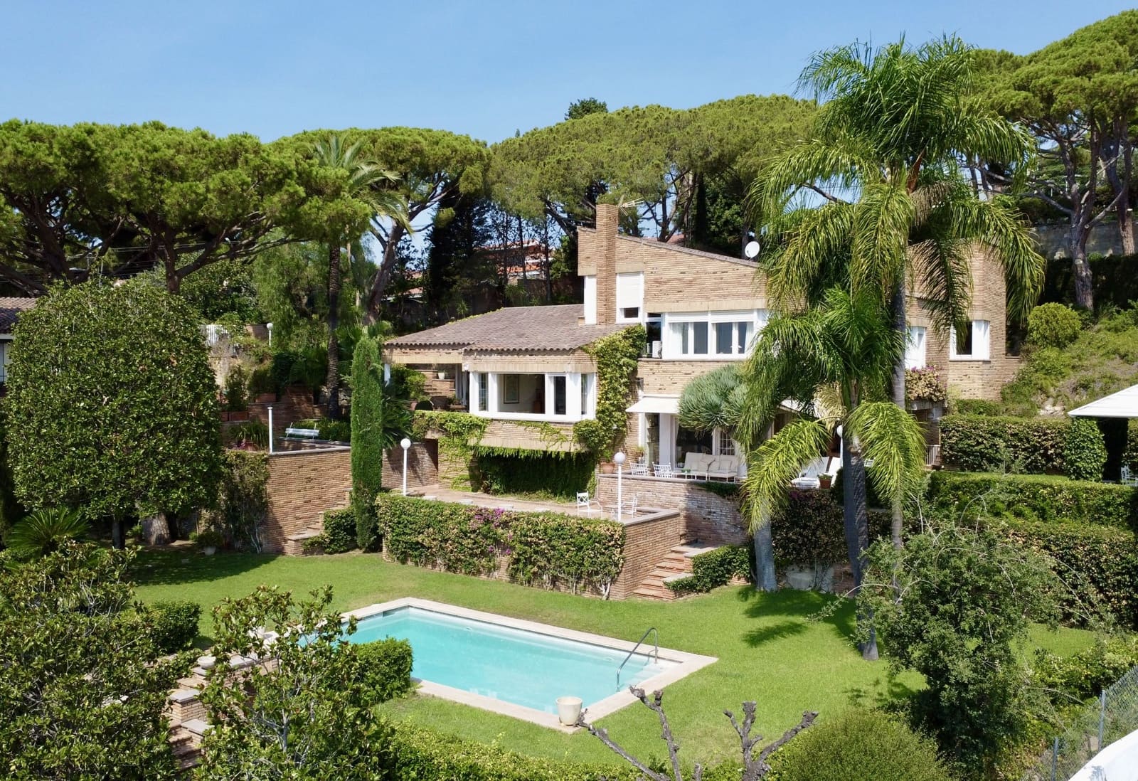 4 soverom Hus til salgs i Barcelona by med svømmebasseng garasje - € 990 000 (Ref: 9988329)