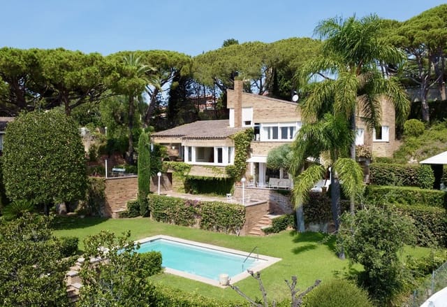 4 soverom Hus til salgs i Barcelona by med svømmebasseng garasje - € 990 000 (Ref: 9988329)