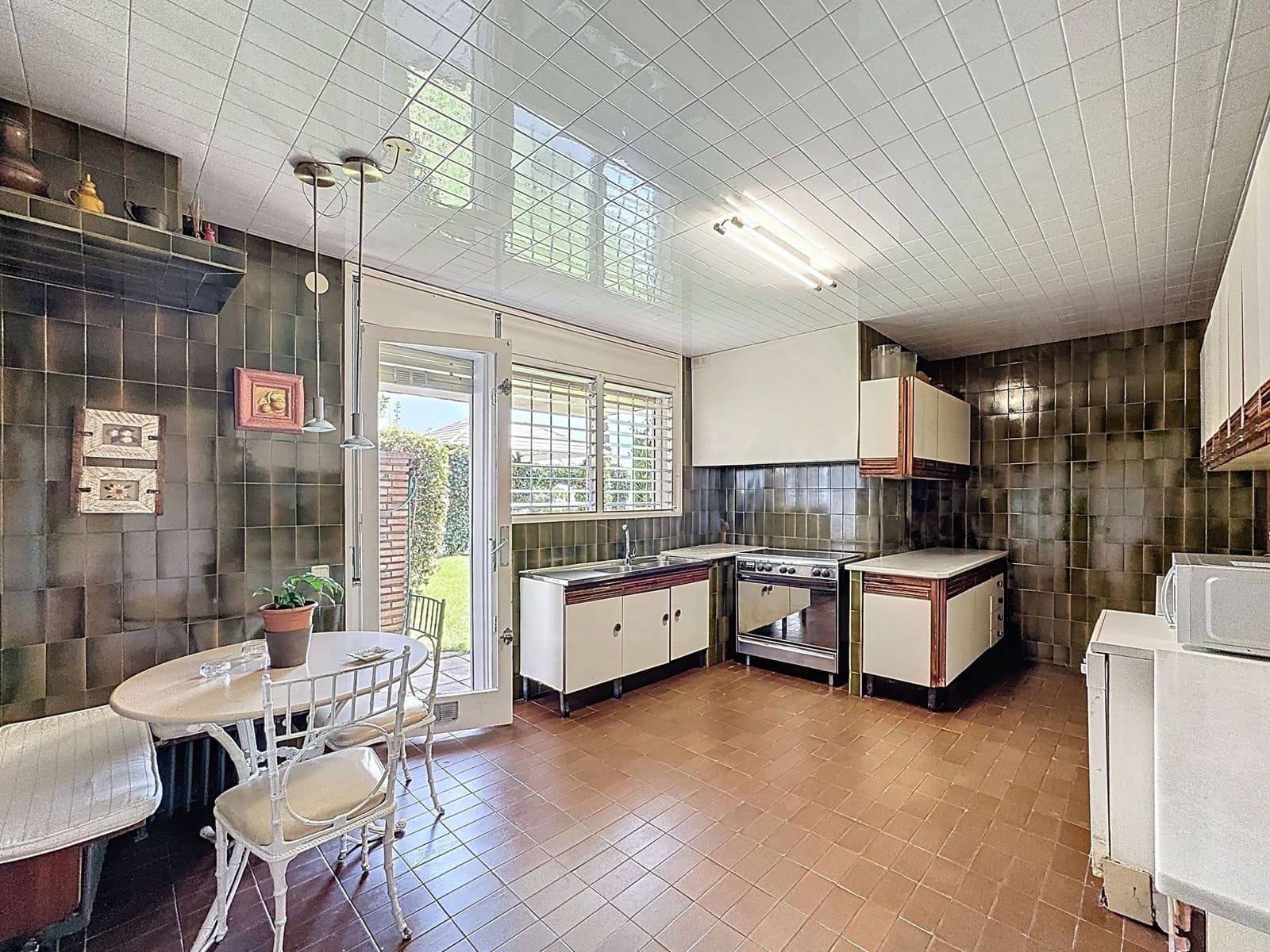 4 soverom Hus til salgs i Barcelona by med svømmebasseng garasje - € 990 000 (Ref: 9988329)
