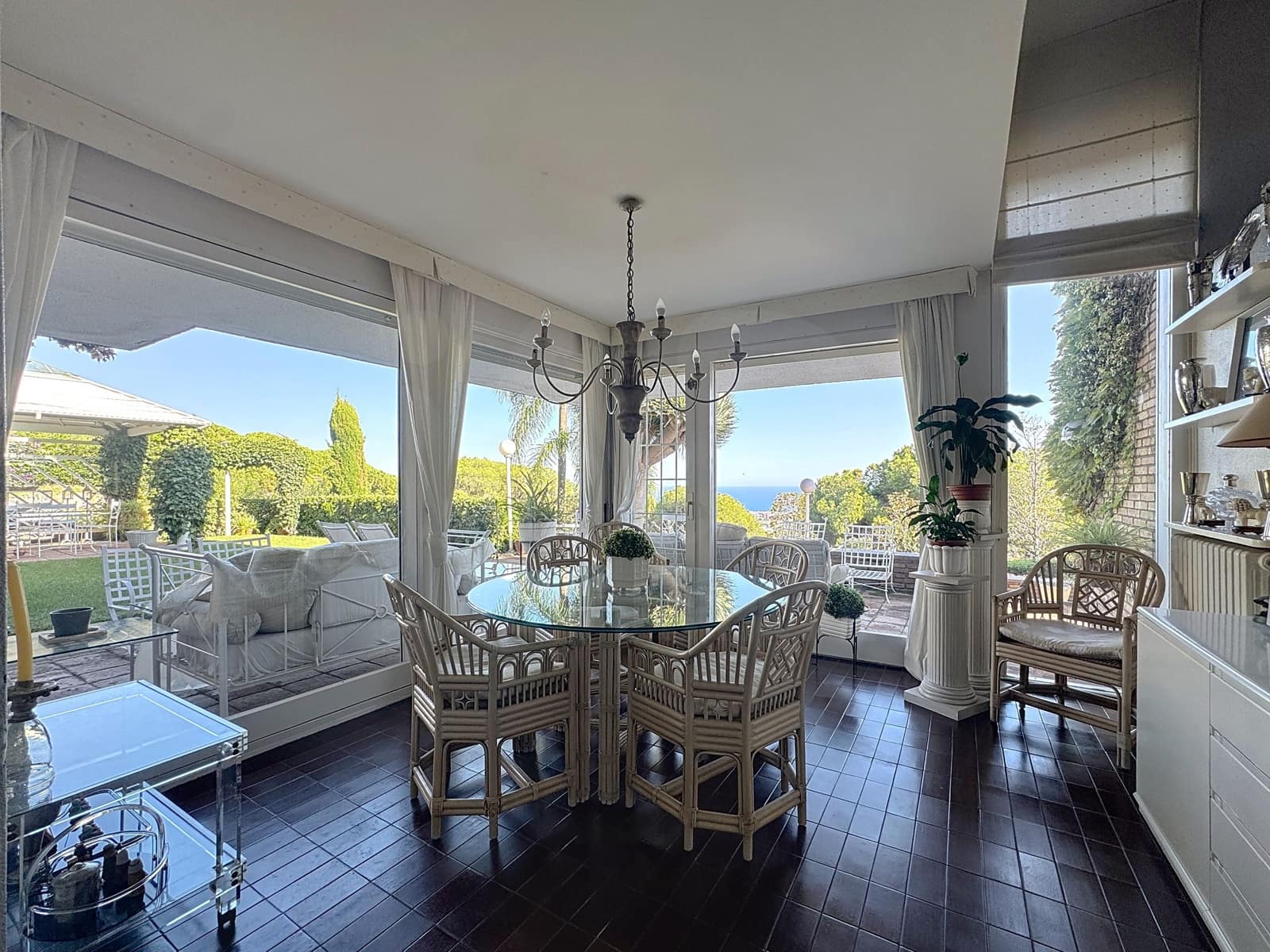 4 soverom Hus til salgs i Barcelona by med svømmebasseng garasje - € 990 000 (Ref: 9988329)