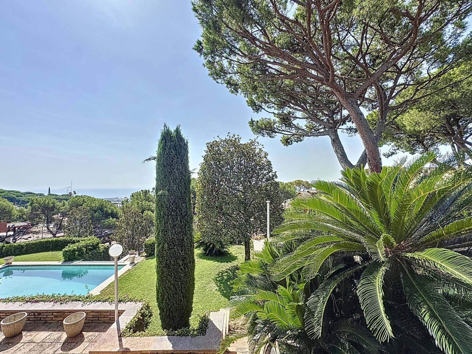 4 soverom Hus til salgs i Barcelona by med svømmebasseng garasje - € 990 000 (Ref: 9988329)