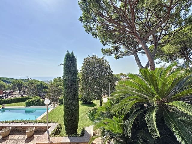 4 soverom Hus til salgs i Barcelona by med svømmebasseng garasje - € 990 000 (Ref: 9988329)