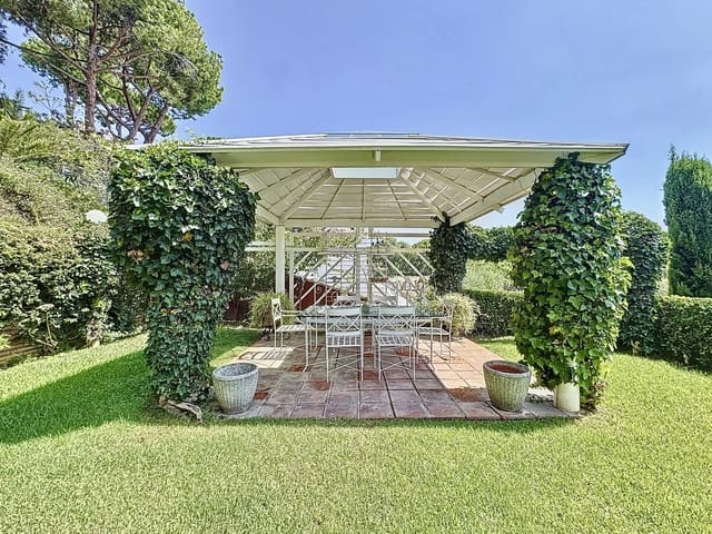 4 soverom Hus til salgs i Barcelona by med svømmebasseng garasje - € 990 000 (Ref: 9988329)