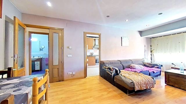 3 slaapkamer Appartement te koop in L'Espluga de Francolí met garage - € 120.000 (Ref: 9988330)