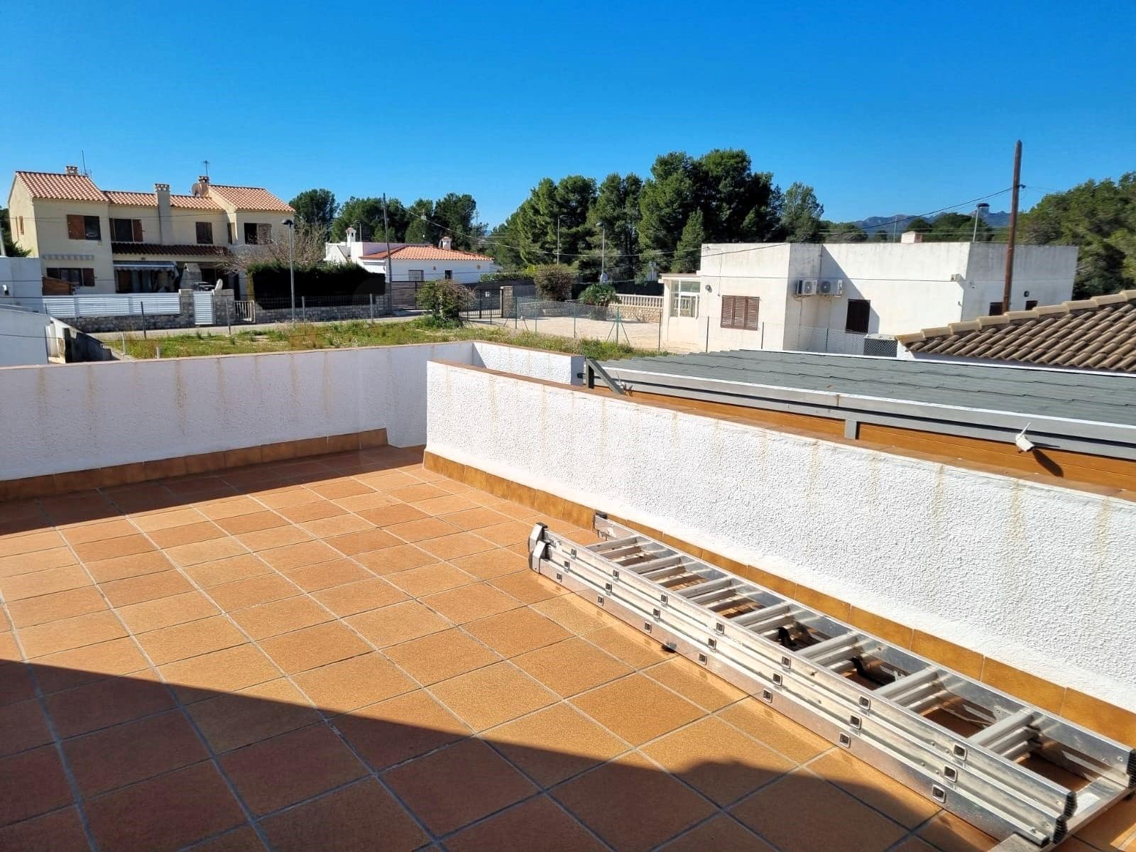 7 sypialnia Willa na sprzedaż w Calafat z garażem - 295 000 € (Ref: 9988332)