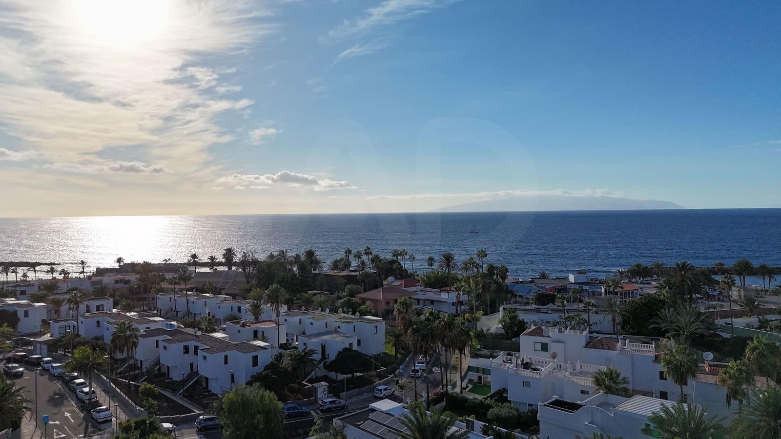 2 slaapkamer Rijtjeshuis te koop in Santa Cruz de Tenerife met zwembad - € 300.000 (Ref: 9988333)