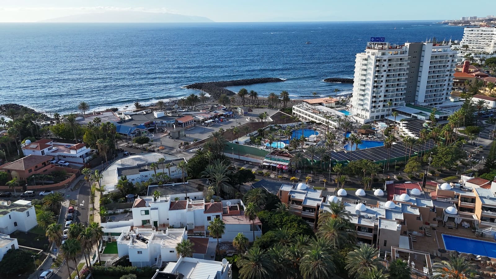 2 slaapkamer Rijtjeshuis te koop in Santa Cruz de Tenerife met zwembad - € 300.000 (Ref: 9988333)