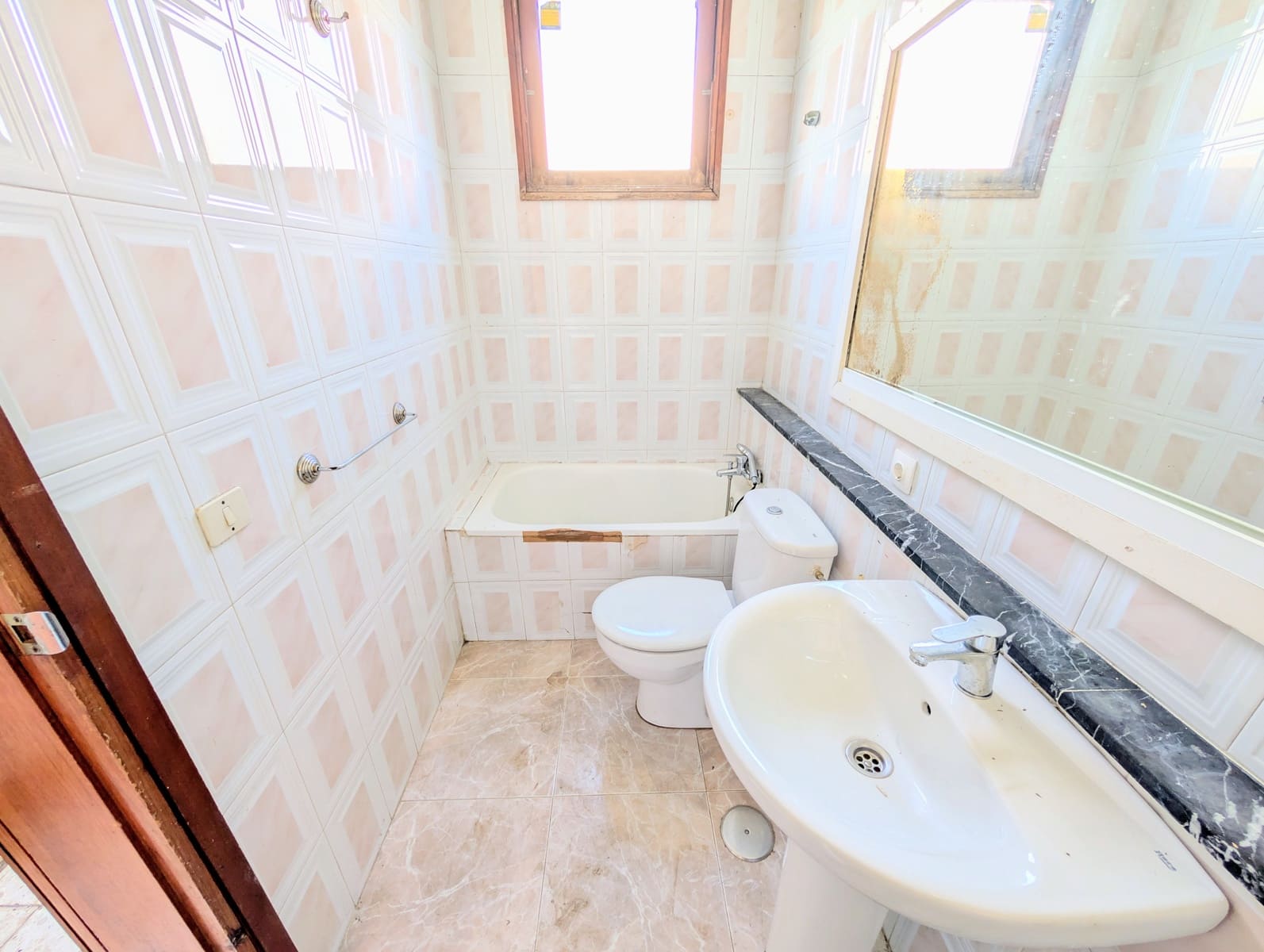 2 slaapkamer Rijtjeshuis te koop in Santa Cruz de Tenerife met zwembad - € 300.000 (Ref: 9988333)