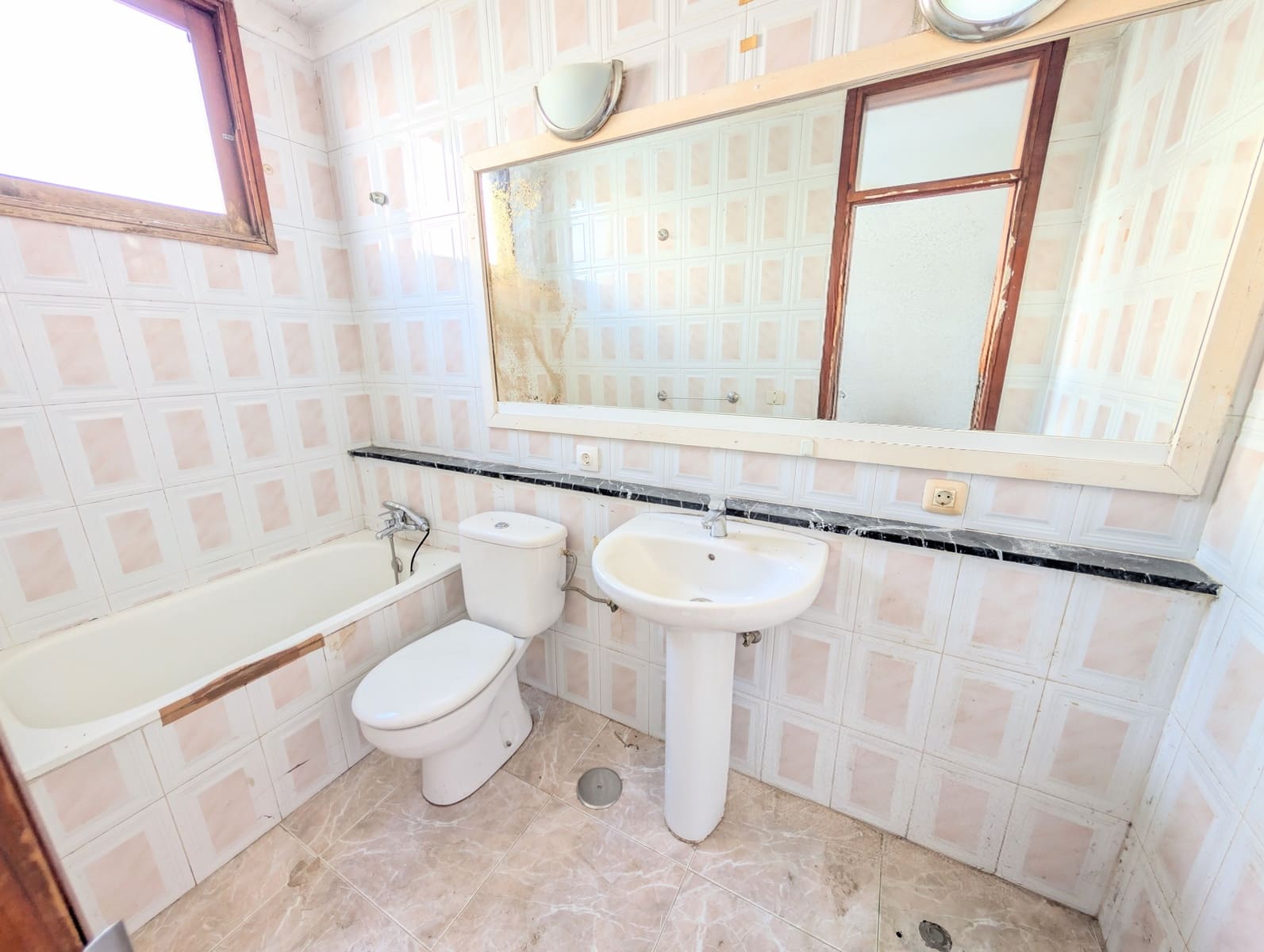 2 slaapkamer Rijtjeshuis te koop in Santa Cruz de Tenerife met zwembad - € 300.000 (Ref: 9988333)