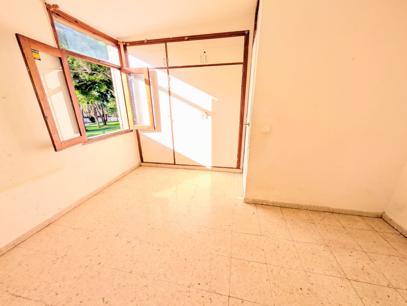 2 slaapkamer Rijtjeshuis te koop in Santa Cruz de Tenerife met zwembad - € 300.000 (Ref: 9988333)