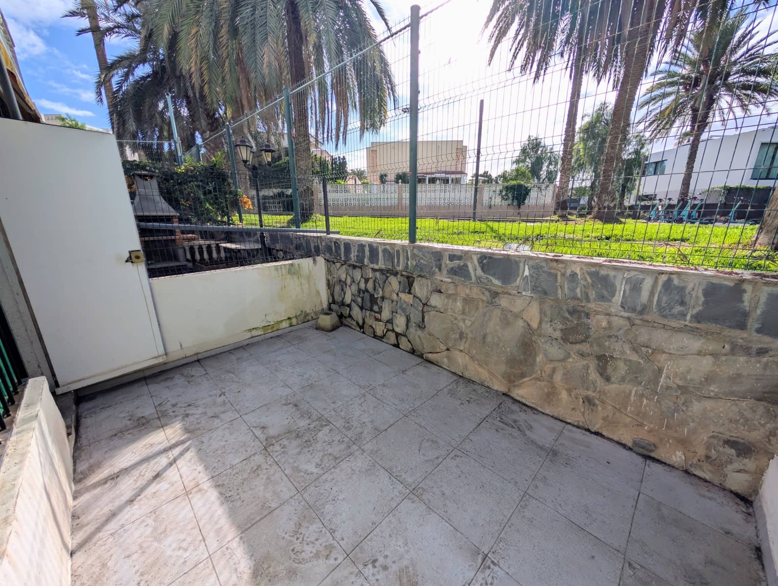 2 slaapkamer Rijtjeshuis te koop in Santa Cruz de Tenerife met zwembad - € 300.000 (Ref: 9988333)