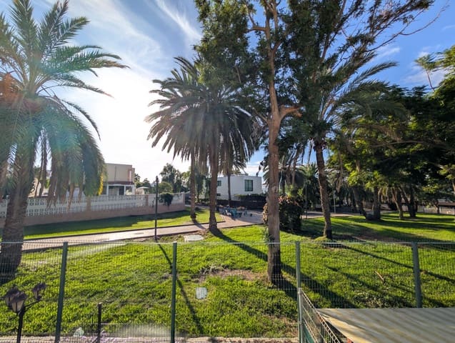 2 slaapkamer Rijtjeshuis te koop in Santa Cruz de Tenerife met zwembad - € 300.000 (Ref: 9988333)