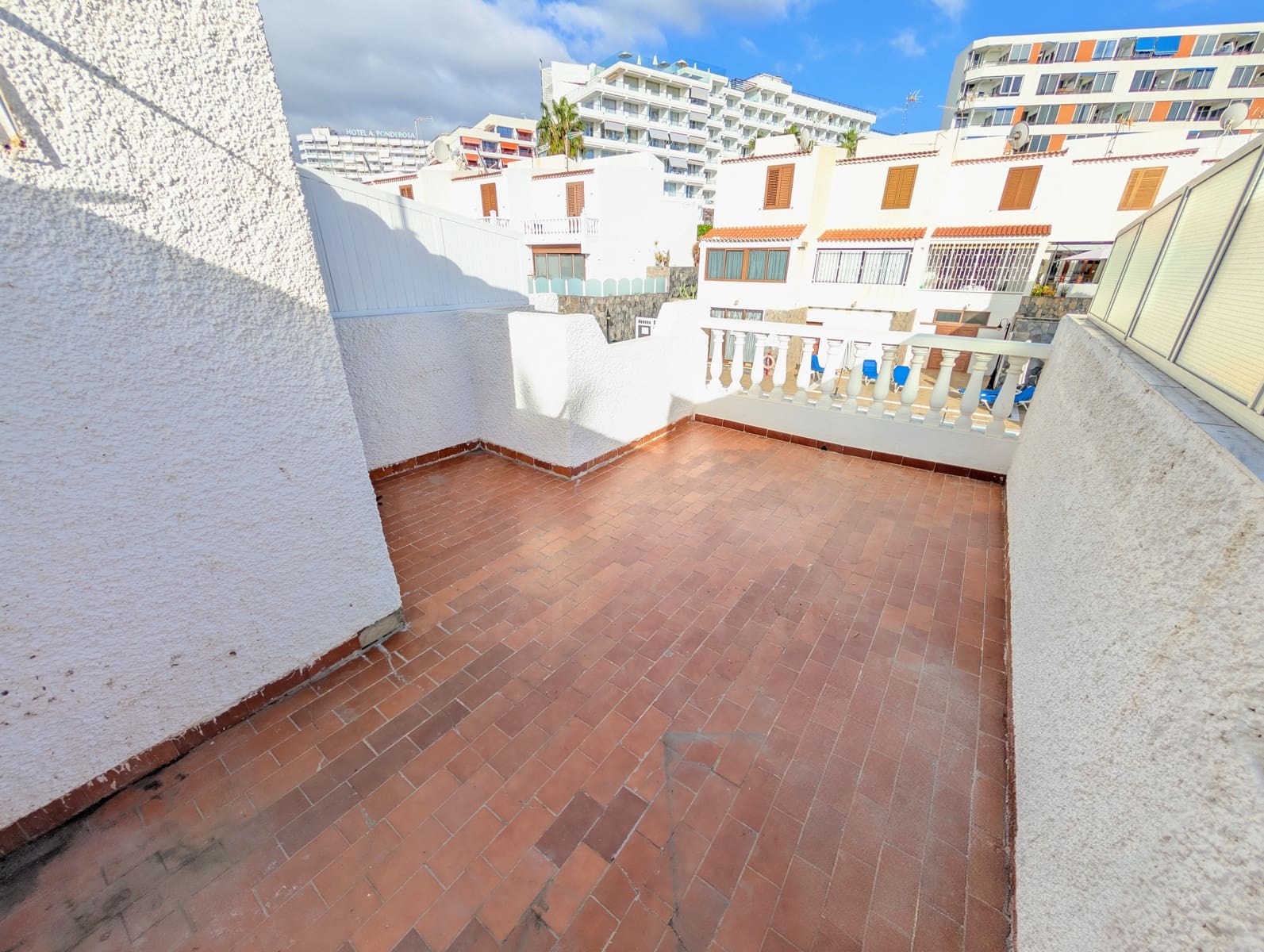 2 slaapkamer Rijtjeshuis te koop in Santa Cruz de Tenerife met zwembad - € 300.000 (Ref: 9988333)